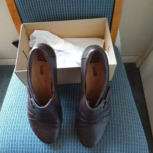 Women's clark shoes